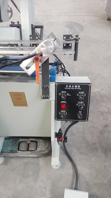 Machine automatiquement de processus de fenêtre d'UPVC pour le double fraisage de fente de l'eau d'axe fournisseur